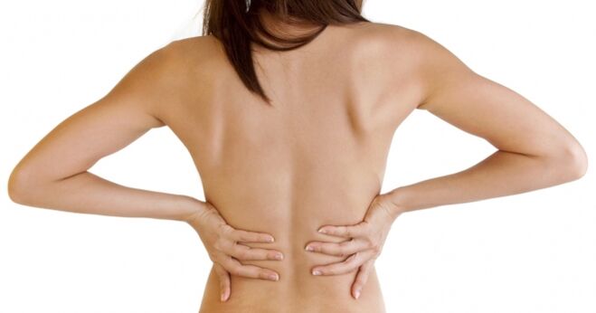 Būdingas krūtinės ląstos osteochondrozės simptomas yra nugaros skausmas